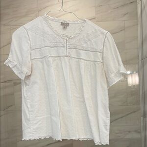 White Short Sleeve Buttoned Blouse with Bib Collar